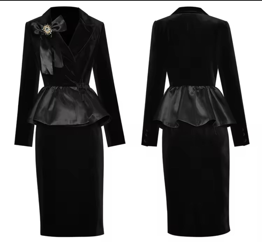 Two-Pieces Linda Saten Jacket end Skirt